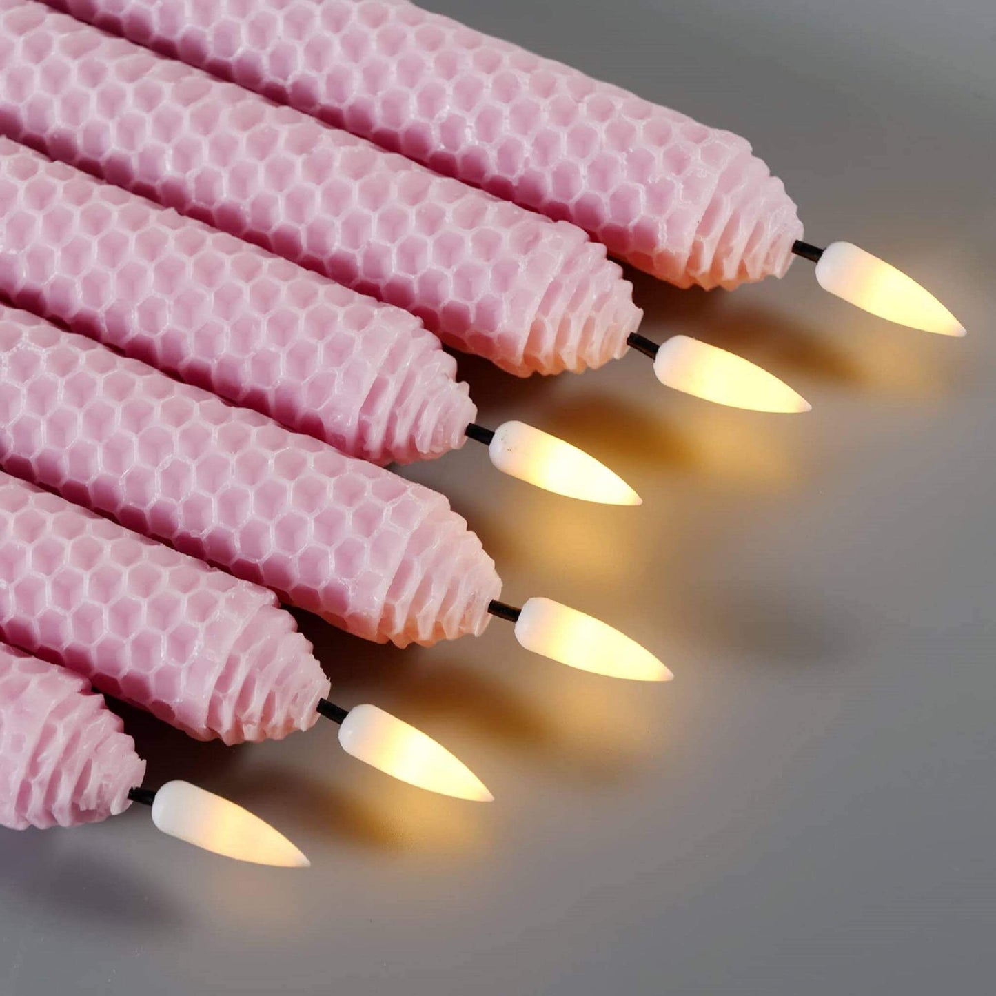 Velas cónicas LED de nido de abeja rosa Eywamage con control remoto