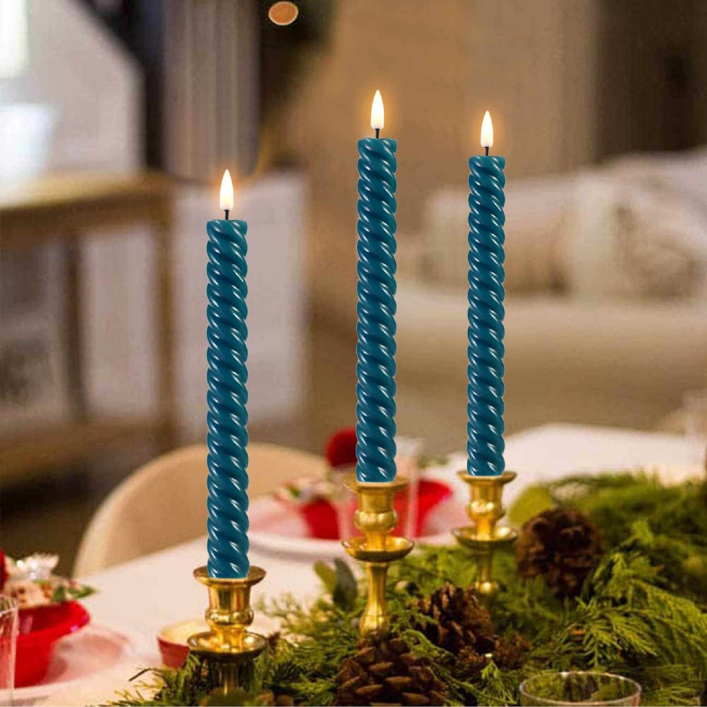 The dining table in the living room is covered with a white tablecloth, green plants are placed in the middle, two sets of tableware are placed, the bowl is red, and three eywamage blue spiral flameless taper candles are used as decorations